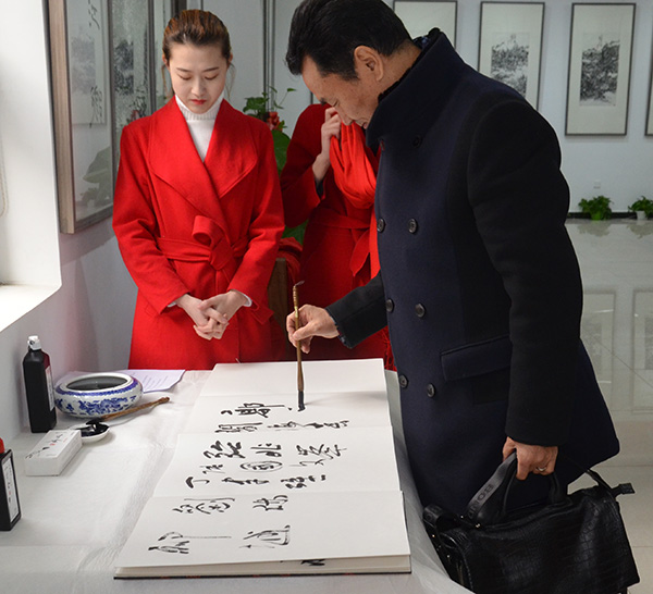 �������2018���´�������ڱ�����ׯһ���黭Ժ��Ļ